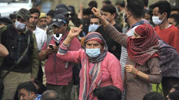 Protests break out in J&K after killing of Kashmiri Pandit Protests break out in J&K after killing of Kashmiri Pandit