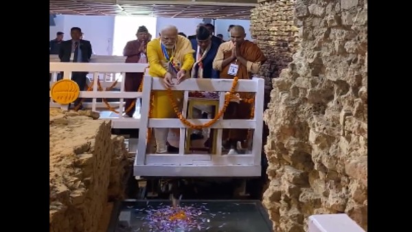 PM Modi offers prayers at Maya Devi temple in Nepal’s Lumbini PM Modi offers prayers at Maya Devi temple in Nepal’s Lumbini
