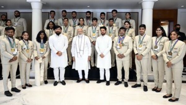 PM Modi hosts Deaflympics contingent PM Modi hosts Deaflympics contingent