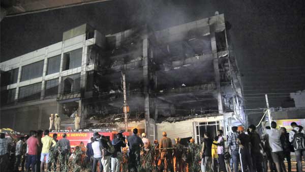 Delhi Mundka fire: 2 arrested after 27 die in massive fire, Building owner on the run| 10 Points Delhi Mundka fire: 2 arrested after 27 die in massive fire, Building owner on the run| 10 Points