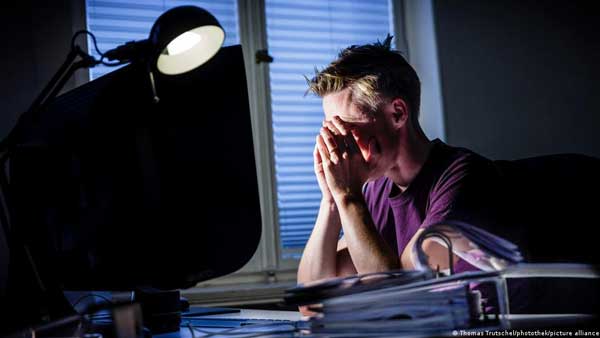 Study: 1 in 10 people in Germany addicted to work Study: 1 in 10 people in Germany addicted to work