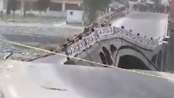 Watch: Dramatic video of Pakistan’s historic Hassanabad Bridge collapse Watch: Dramatic video of Pakistan’s historic Hassanabad Bridge collapse