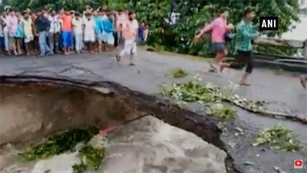 Fact Check: Was this shocking video of family getting washed away in floods shot in Assam Fact Check: Was this shocking video of family getting washed away in floods shot in Assam