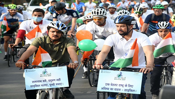 World Bicycle Day: Minister Anurag Thakur, other MP’s cycle 7.5 km World Bicycle Day: Minister Anurag Thakur, other MP’s cycle 7.5 km