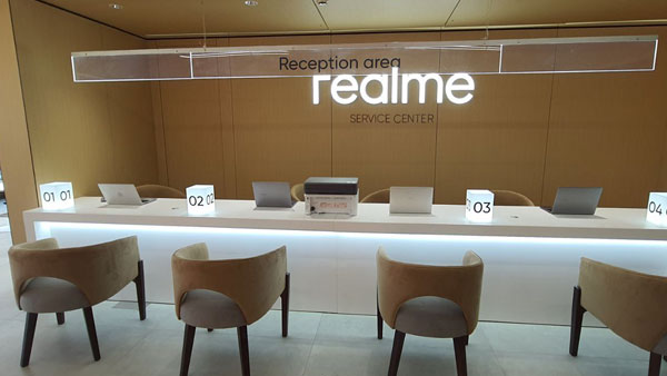 Sread over 13000 sqft, the state of the artflagship store, brings the latest innovations in smartphones and AlOT products to users Sread over 13000 sqft, the state of the artflagship store, brings the latest innovations in smartphones and AlOT products to users