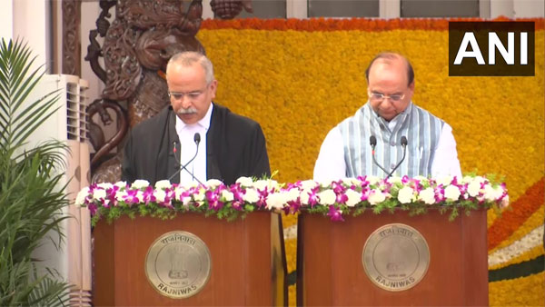 Justice Satish Chandra Sharma sworn in as Chief Justice of Delhi High Court by Delhi Lieutenant Governor Vinai Kumar Saxena Justice Satish Chandra Sharma sworn in as Chief Justice of Delhi High Court by Delhi Lieutenant Governor Vinai Kumar Saxena