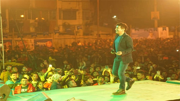 KK complained of ‘Glare of lights’, ‘uneasiness’ during live concert; Autopsy to be conucted at SSKM hospital KK complained of ‘Glare of lights’, ‘uneasiness’ during live concert; Autopsy to be conucted at SSKM hospital