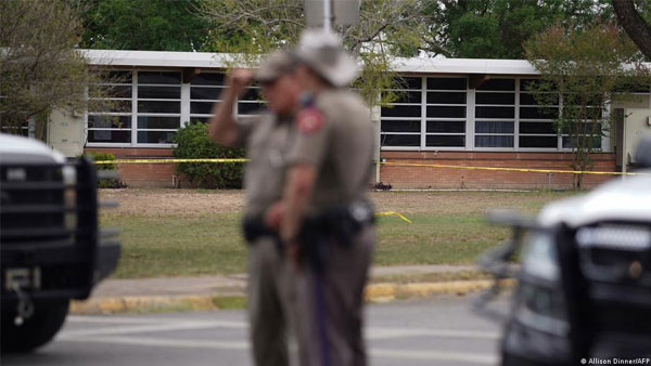 Police knew of injured at Texas school while waiting: report Police knew of injured at Texas school while waiting: report