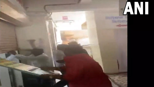 Sena workers vandalise rebel MLA Tanaji Sawants office in Pune | VIDEO Sena workers vandalise rebel MLA Tanaji Sawants office in Pune | VIDEO