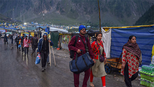11th batch of over 6,000 pilgrims leave Jammu for Amarnath cave shrine 11th batch of over 6,000 pilgrims leave Jammu for Amarnath cave shrine