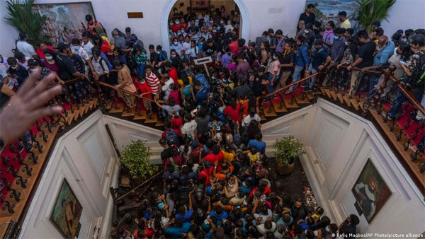 Sri Lanka: Rights group seeks ex-Presidents arrest Sri Lanka: Rights group seeks ex-Presidents arrest