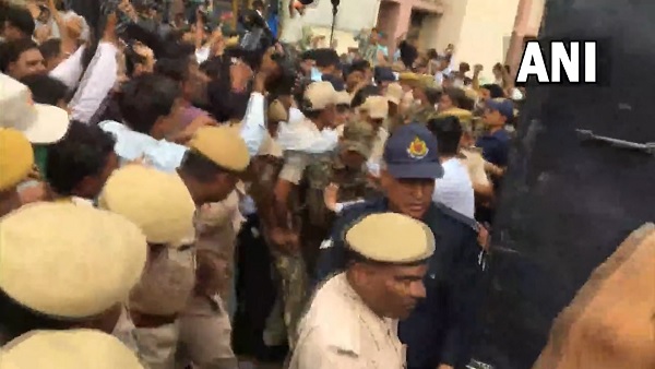 Udaipur beheading incident: 4 accused attacked outside court after sent to 10-day NIA remand Udaipur beheading incident: 4 accused attacked outside court after sent to 10-day NIA remand