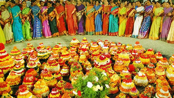In 5 years, Telangana govt has given over 4.5 cr sarees for Bathukamma festival In 5 years, Telangana govt has given over 4.5 cr sarees for Bathukamma festival