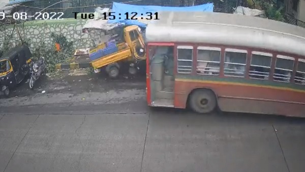 Accident caught on camera: Five injured after BEST bus hits temple Accident caught on camera: Five injured after BEST bus hits temple
