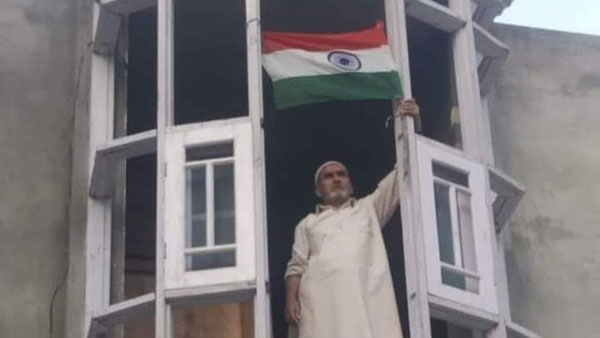 Har Ghar Tiranga: Active terrorists hoist Tricolour on Azadi Ka Amrit Mahotsav Har Ghar Tiranga: Active terrorists hoist Tricolour on Azadi Ka Amrit Mahotsav
