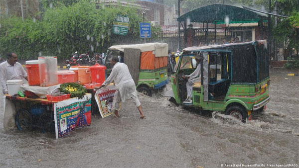 Flash floods kill dozens in Afghanistan, Pakistan Flash floods kill dozens in Afghanistan, Pakistan