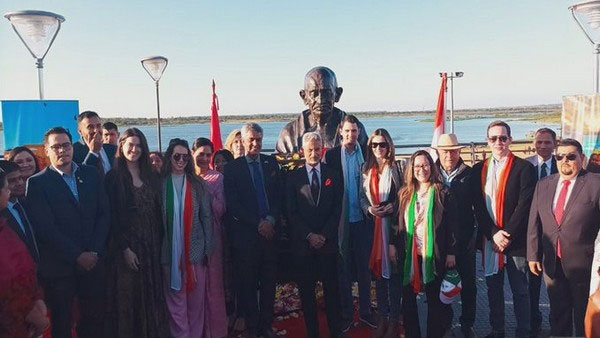 Jaishankar unveils bust of Mahatma Gandhi in Paraguay, calls it statement of solidarity Jaishankar unveils bust of Mahatma Gandhi in Paraguay, calls it statement of solidarity