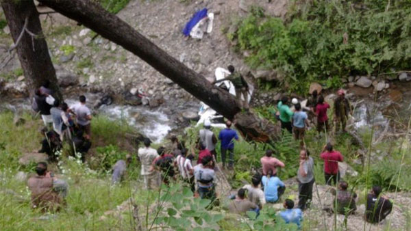 8 dead after car falls into a gorge in J-Ks Kishtwar 8 dead after car falls into a gorge in J-Ks Kishtwar