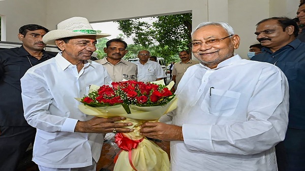 With Nitish by his side, KCR bats for BJP mukt Bharat With Nitish by his side, KCR bats for BJP mukt Bharat