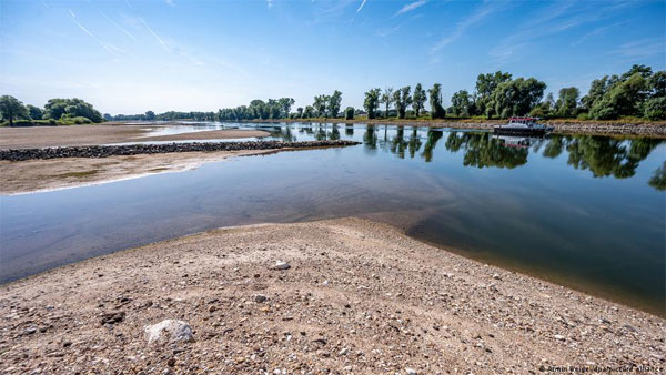 Rivers in Europe are too dry, too low, too warm Rivers in Europe are too dry, too low, too warm