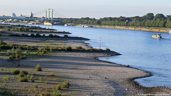 Rivers in Europe are too dry, too low, too warm Rivers in Europe are too dry, too low, too warm