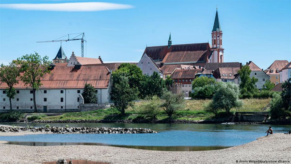 Rivers in Europe are too dry, too low, too warm Rivers in Europe are too dry, too low, too warm
