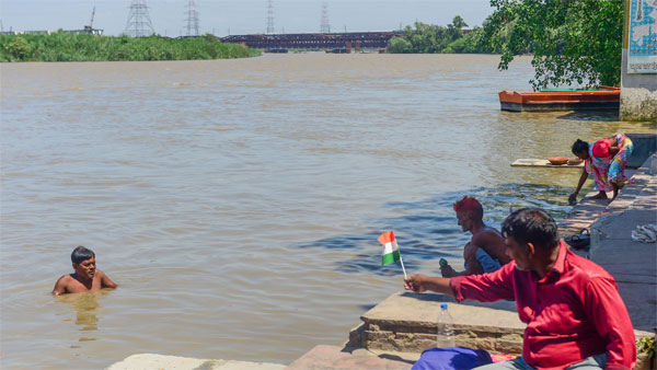 Yamuna River continues to rise beyond danger mark Yamuna River continues to rise beyond danger mark