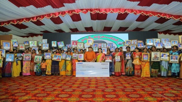 1 lakh rupees cheques to 100 farmers families 1 lakh rupees cheques to 100 farmers families