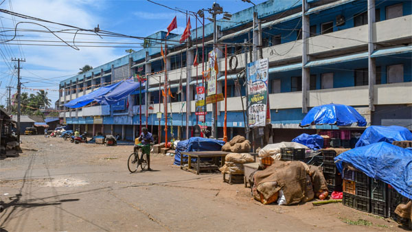 Deserted Chali market during the hartal called by Popular Front of India (PFI) in protest against the nationwide arrest of its leaders by National Investigation Agency and Enforcement Directorate, in Thiruvananthapuram Deserted Chali market during the hartal called by Popular Front of India (PFI) in protest against the nationwide arrest of its leaders by National Investigation Agency and Enforcement Directorate, in Thiruvananthapuram