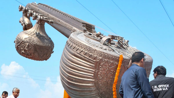 Chowk in Ayodhya named after Lata Mangeshkar; PM Modi remembers her at the event Chowk in Ayodhya named after Lata Mangeshkar; PM Modi remembers her at the event