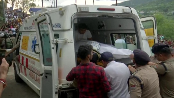 Ukhand resort murder: Ankita Bhandari cremated, Rishikesh-Badrinath NH blockade ends Ukhand resort murder: Ankita Bhandari cremated, Rishikesh-Badrinath NH blockade ends