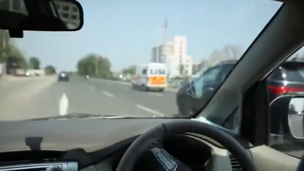 PM Modi’s convoy stops to give pass to ambulance PM Modi’s convoy stops to give pass to ambulance