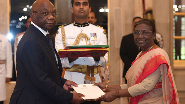 Five envoys present credentials to President Murmu - Oneindia News