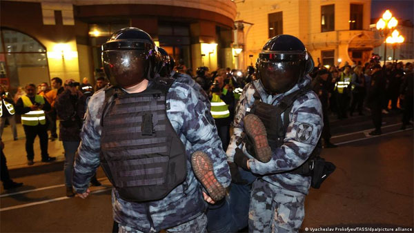 Panic, protests follow Putins partial mobilization Panic, protests follow Putins partial mobilization