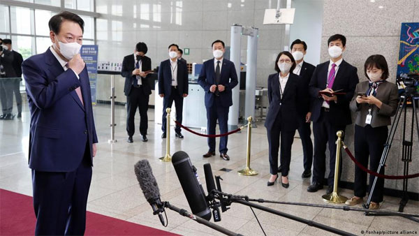 South Koreas president denies hot mic gaffe South Koreas president denies hot mic gaffe