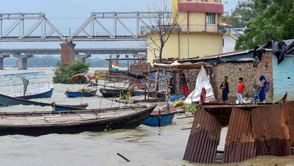 Water level at Yamuna crosses warning mark: No flood alert as yet Water level at Yamuna crosses warning mark: No flood alert as yet