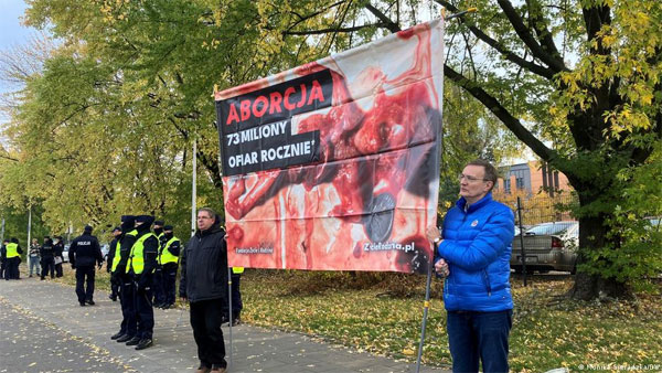 Polish activist on trial for aiding abortion Polish activist on trial for aiding abortion