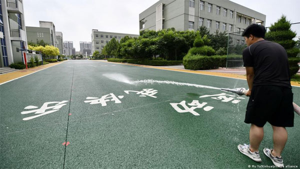 Sponge cities use permeable surfaces, like this road in the Chinese city of Qianan, to absorb water Sponge cities use permeable surfaces, like this road in the Chinese city of Qianan, to absorb water