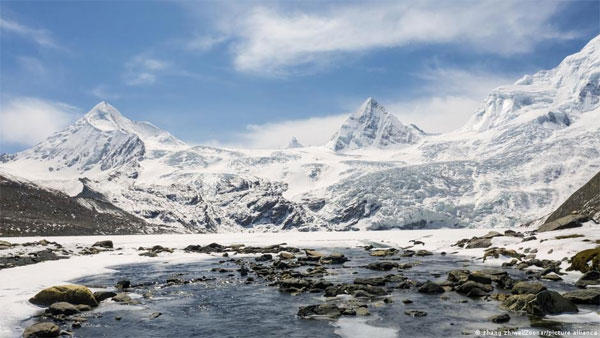 The Hindu Kush and Himalayan mountain ranges in Central Asia hold the most ice in the world after the poles The Hindu Kush and Himalayan mountain ranges in Central Asia hold the most ice in the world after the poles
