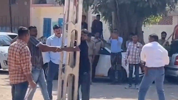 Viral video: Cops beat up suspects by holding them against electric pole Viral video: Cops beat up suspects by holding them against electric pole