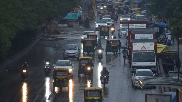 बारिश और ठंड से जगी दिल्ली; यूपी, उत्तराखंड में भारी बारिश की संभावना बारिश और ठंड से जगी दिल्ली; यूपी, उत्तराखंड में भारी बारिश की संभावना