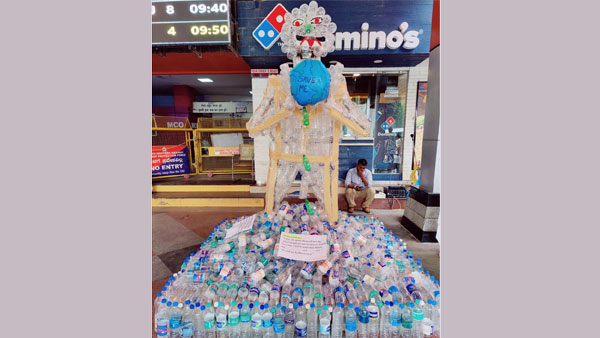 Prime Minister has lauded South Western Railways for Sculpture made from plastic & pet bottles at Krantivira Sangolli Rayanna Railway Station Prime Minister has lauded South Western Railways for Sculpture made from plastic & pet bottles at Krantivira Sangolli Rayanna Railway Station