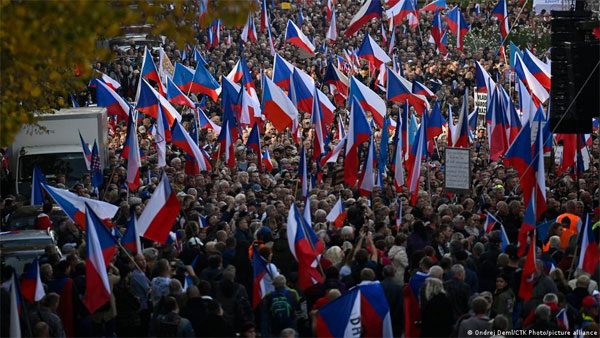 Thousands rally in Prague against pro-Western government Thousands rally in Prague against pro-Western government