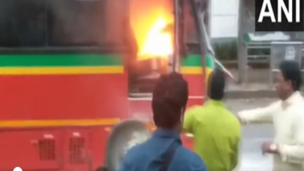 Fire breaks out in BEST AC bus, no passenger hurt | VIDEO Fire breaks out in BEST AC bus, no passenger hurt | VIDEO