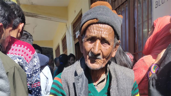 90-year-old Narjam Mani casts vote 90-year-old Narjam Mani casts vote