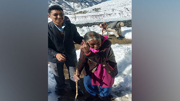 A 83-year-old voter Dolma A 83-year-old voter Dolma