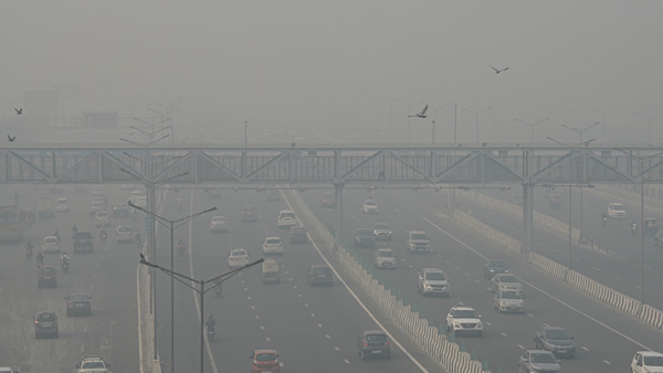 Delhi choked and breathless as air quality becomes severe Delhi choked and breathless as air quality becomes severe