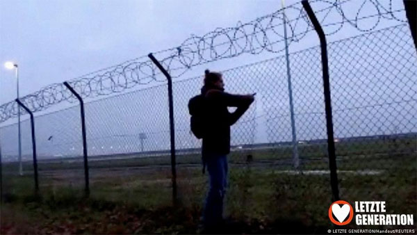 Berlin airport briefly shut down by climate protesters Berlin airport briefly shut down by climate protesters