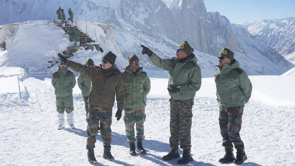 Corps Commander Lt Gen A Sengupta visits Siachen to review winter preparedness Corps Commander Lt Gen A Sengupta visits Siachen to review winter preparedness