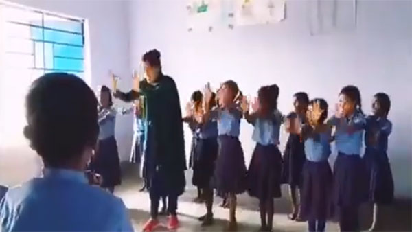 Bihar teachers fun way to teach is winning hearts on internet | Viral video Bihar teachers fun way to teach is winning hearts on internet | Viral video